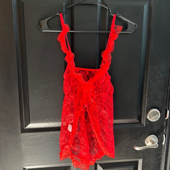 Super cute sheer lace top - Picture 1 of 4